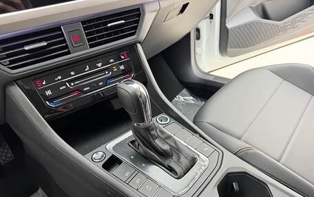 Volkswagen Bora, 2022 год, 1 594 000 рублей, 6 фотография