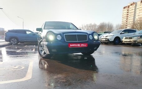 Mercedes-Benz E-Класс, 1998 год, 450 000 рублей, 1 фотография