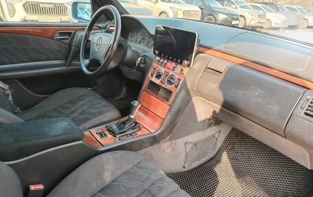 Mercedes-Benz E-Класс, 1998 год, 450 000 рублей, 10 фотография