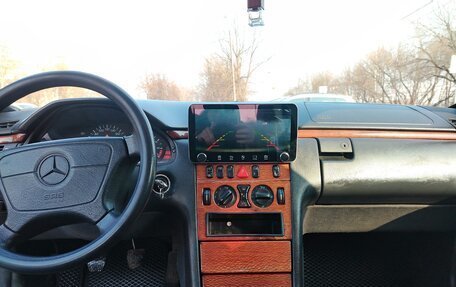 Mercedes-Benz E-Класс, 1998 год, 450 000 рублей, 7 фотография