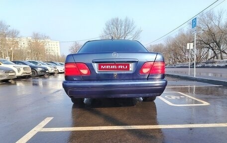 Mercedes-Benz E-Класс, 1998 год, 450 000 рублей, 4 фотография