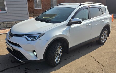 Toyota RAV4, 2018 год, 3 020 000 рублей, 2 фотография