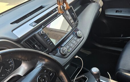 Toyota RAV4, 2018 год, 3 020 000 рублей, 4 фотография