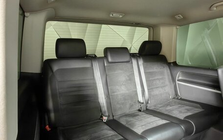 Volkswagen Multivan T6 рестайлинг, 2015 год, 3 647 000 рублей, 23 фотография