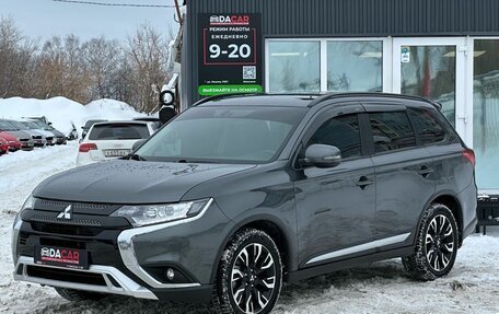 Mitsubishi Outlander III рестайлинг 3, 2021 год, 2 499 000 рублей, 3 фотография