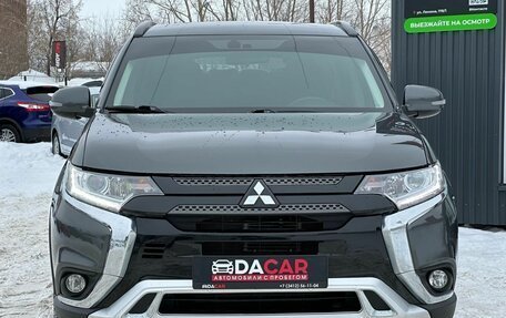 Mitsubishi Outlander III рестайлинг 3, 2021 год, 2 499 000 рублей, 2 фотография