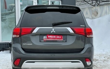 Mitsubishi Outlander III рестайлинг 3, 2021 год, 2 499 000 рублей, 6 фотография