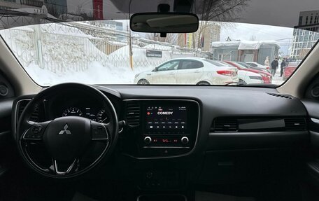 Mitsubishi Outlander III рестайлинг 3, 2021 год, 2 499 000 рублей, 11 фотография