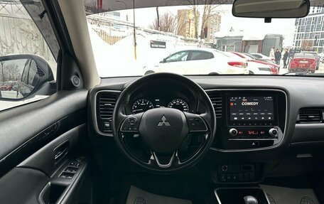 Mitsubishi Outlander III рестайлинг 3, 2021 год, 2 499 000 рублей, 12 фотография