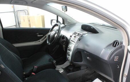 Toyota Yaris III рестайлинг, 2008 год, 529 000 рублей, 10 фотография