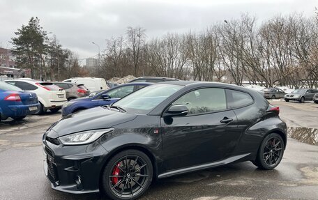 Toyota Yaris, 2021 год, 4 300 000 рублей, 1 фотография