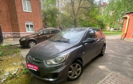 Hyundai Solaris II рестайлинг, 2011 год, 490 000 рублей, 2 фотография