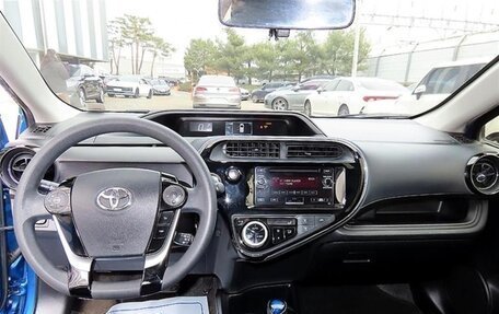 Toyota Prius IV XW50, 2021 год, 2 307 000 рублей, 7 фотография