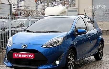 Toyota Prius IV XW50, 2021 год, 2 307 000 рублей, 3 фотография