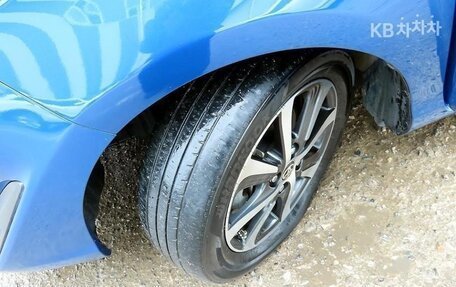 Toyota Prius IV XW50, 2021 год, 2 307 000 рублей, 12 фотография