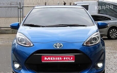 Toyota Prius IV XW50, 2021 год, 2 307 000 рублей, 2 фотография