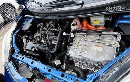 Toyota Prius IV XW50, 2021 год, 2 307 000 рублей, 11 фотография