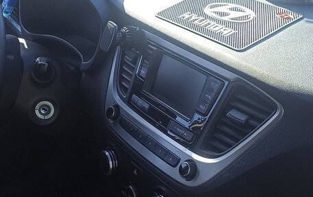 Hyundai Solaris II рестайлинг, 2017 год, 1 400 000 рублей, 5 фотография