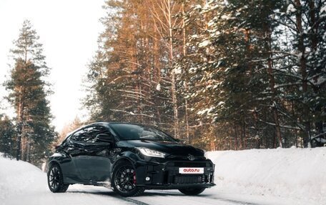 Toyota Yaris, 2021 год, 4 300 000 рублей, 7 фотография