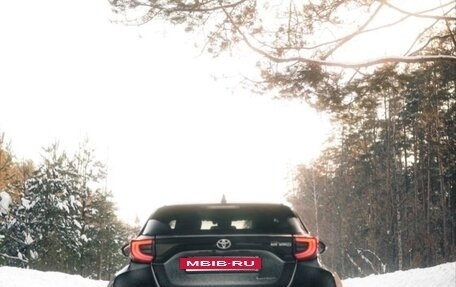 Toyota Yaris, 2021 год, 4 300 000 рублей, 5 фотография
