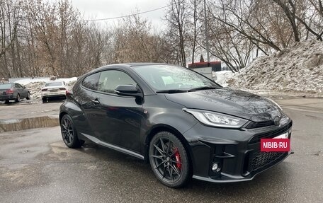 Toyota Yaris, 2021 год, 4 300 000 рублей, 17 фотография