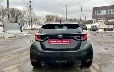 Toyota Yaris, 2021 год, 4 300 000 рублей, 18 фотография