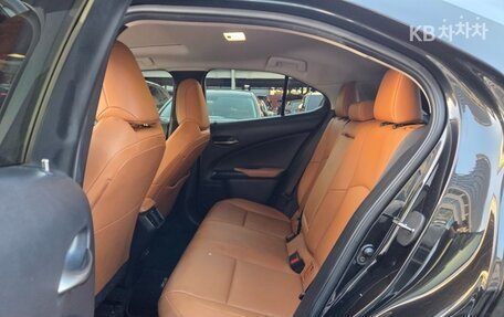 Lexus UX I, 2022 год, 3 087 000 рублей, 11 фотография