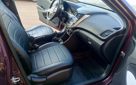 Hyundai Solaris II рестайлинг, 2013 год, 850 000 рублей, 16 фотография