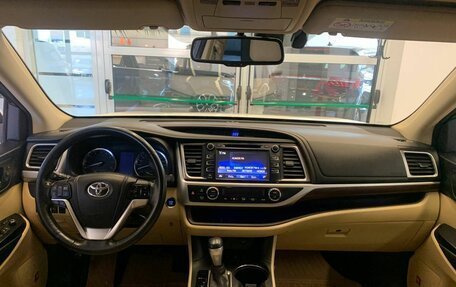 Toyota Highlander III, 2014 год, 2 850 500 рублей, 10 фотография