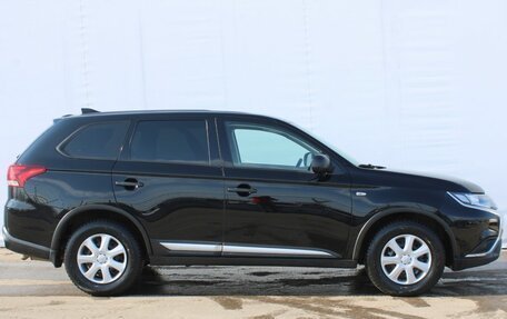 Mitsubishi Outlander III рестайлинг 3, 2021 год, 2 200 000 рублей, 8 фотография