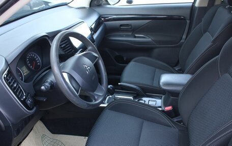 Mitsubishi Outlander III рестайлинг 3, 2021 год, 2 200 000 рублей, 14 фотография