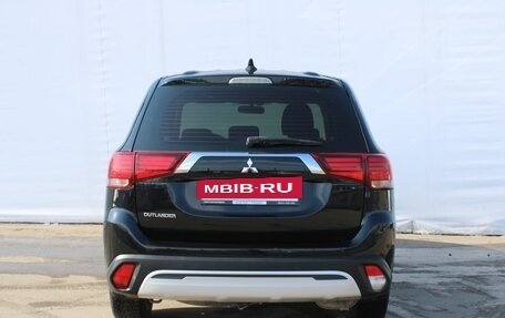 Mitsubishi Outlander III рестайлинг 3, 2021 год, 2 200 000 рублей, 6 фотография