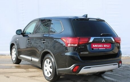 Mitsubishi Outlander III рестайлинг 3, 2021 год, 2 200 000 рублей, 5 фотография