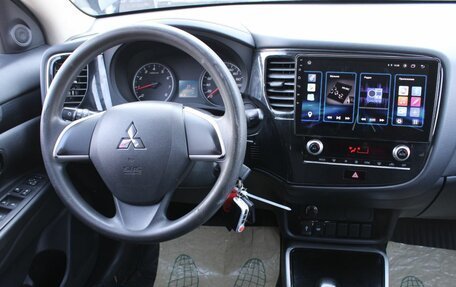 Mitsubishi Outlander III рестайлинг 3, 2021 год, 2 200 000 рублей, 17 фотография