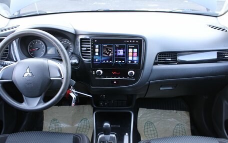 Mitsubishi Outlander III рестайлинг 3, 2021 год, 2 200 000 рублей, 16 фотография