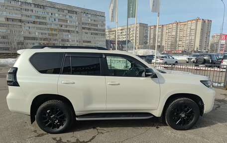 Toyota Land Cruiser Prado 150 рестайлинг 2, 2021 год, 5 350 000 рублей, 5 фотография
