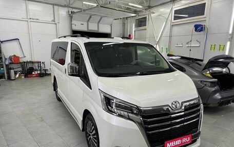 Toyota HiAce H300, 2020 год, 7 300 000 рублей, 1 фотография
