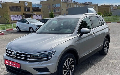 Volkswagen Tiguan II, 2018 год, 2 350 000 рублей, 1 фотография