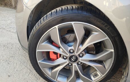 Hyundai Elantra VI рестайлинг, 2019 год, 1 800 000 рублей, 5 фотография