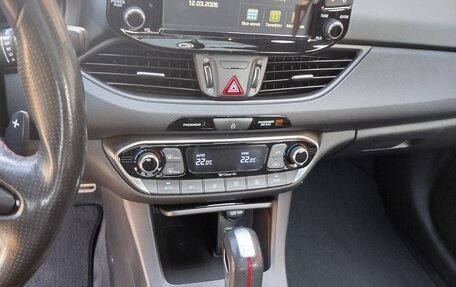 Hyundai Elantra VI рестайлинг, 2019 год, 1 800 000 рублей, 9 фотография