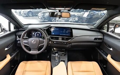 Lexus UX I, 2022 год, 3 650 010 рублей, 10 фотография