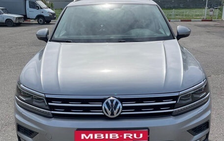 Volkswagen Tiguan II, 2018 год, 2 350 000 рублей, 2 фотография