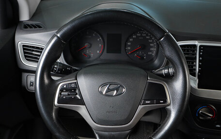 Hyundai Solaris II рестайлинг, 2017 год, 1 359 000 рублей, 14 фотография