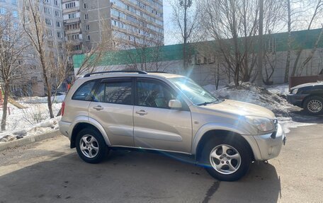 Toyota RAV4, 2004 год, 630 000 рублей, 3 фотография