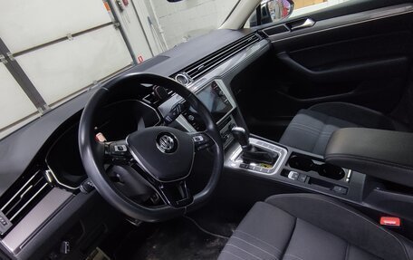 Volkswagen Passat B8 рестайлинг, 2019 год, 3 750 000 рублей, 11 фотография