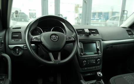 Skoda Yeti I рестайлинг, 2015 год, 1 198 000 рублей, 8 фотография