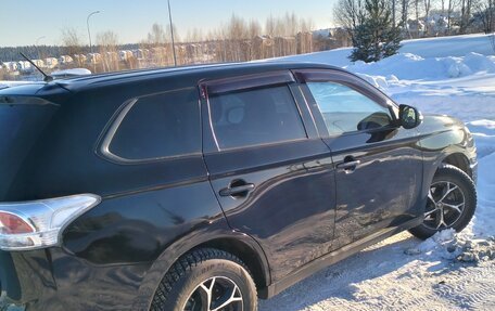 Mitsubishi Outlander III рестайлинг 3, 2014 год, 1 350 000 рублей, 2 фотография