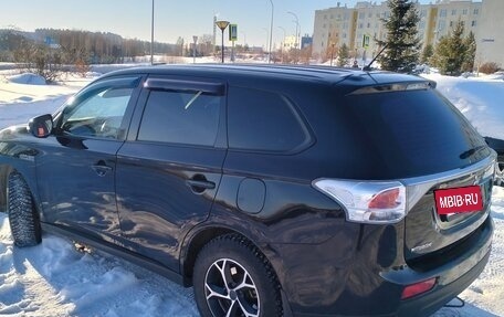 Mitsubishi Outlander III рестайлинг 3, 2014 год, 1 350 000 рублей, 3 фотография