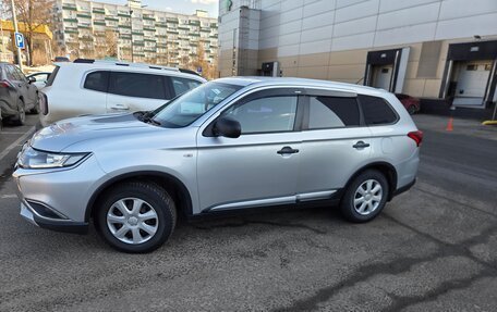 Mitsubishi Outlander III рестайлинг 3, 2015 год, 1 600 000 рублей, 5 фотография