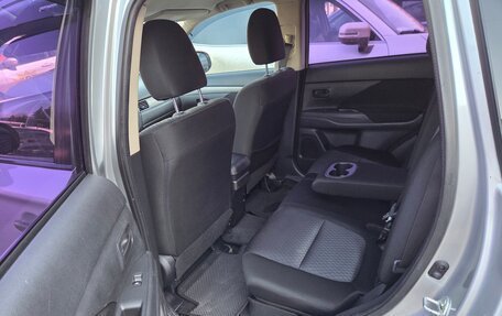 Mitsubishi Outlander III рестайлинг 3, 2015 год, 1 600 000 рублей, 10 фотография